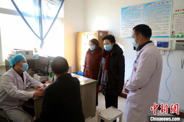 全國政協(xié)委員戴秀英：村醫(yī)越來越少，出路在哪？