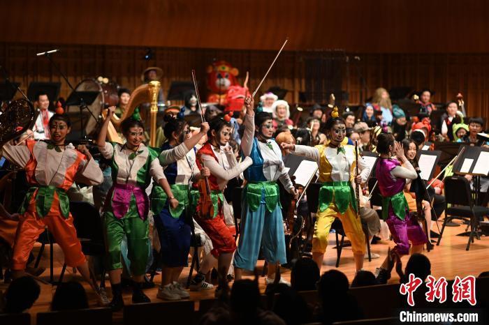 “音樂奇妙夜”西安上演歌者、樂手化身“卡通人”