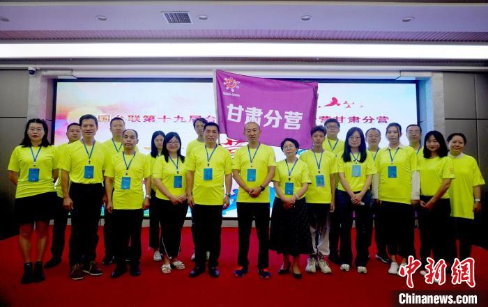 9月13日，2022年全國(guó)臺(tái)聯(lián)第十九屆臺(tái)胞青年千人夏令營(yíng)甘肅分營(yíng)在蘭州開(kāi)營(yíng)。圖為開(kāi)營(yíng)儀式現(xiàn)場(chǎng)。　九美旦增 攝