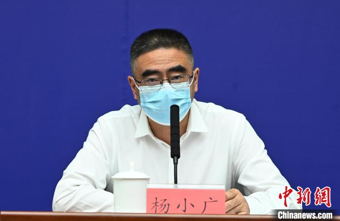 成都市政府副秘書長、市衛(wèi)健委主任楊小廣?！“苍?攝