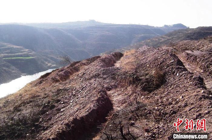 圖為荒坡原貌。　馮華 攝