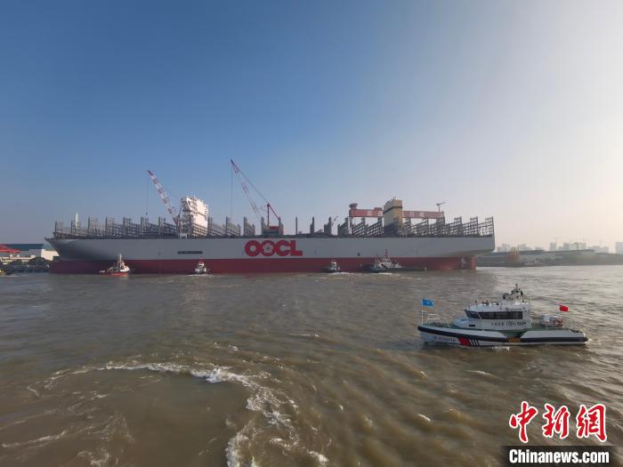 海巡艇在現(xiàn)場引導(dǎo)水上交通?！∧贤êＪ戮止﹫D