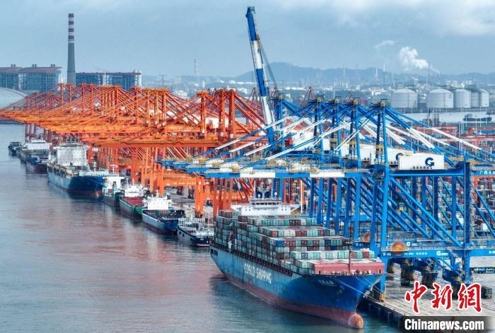 圖為北部灣港欽州自動(dòng)化集裝箱碼頭。　敖帥昌 攝