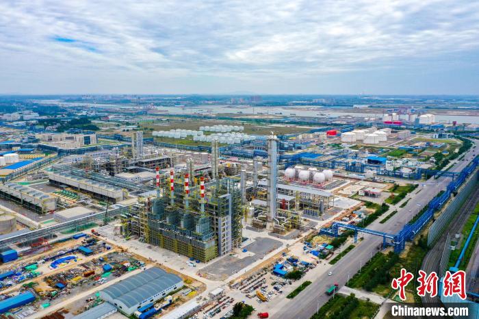 圖為廣西欽州華誼新材料基地?！∽T乃豪 攝