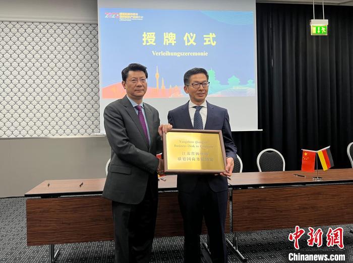 圖為授牌儀式現(xiàn)場?！●R秀秀 攝