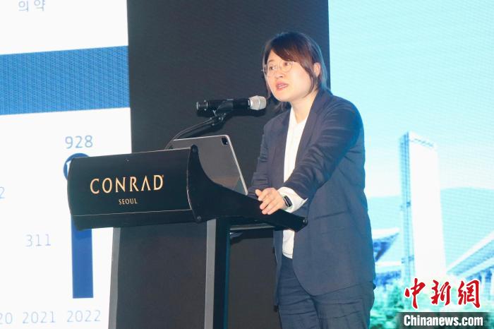 韓國大韓貿易投資振興公社外國投資監(jiān)察辦公室科長樸金蘭致辭?！∪f佳欣 攝