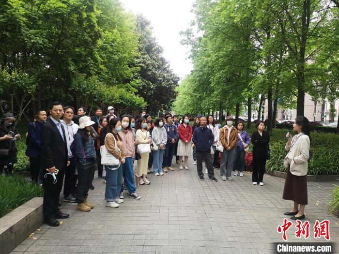 活動現(xiàn)場?！》队畋?攝