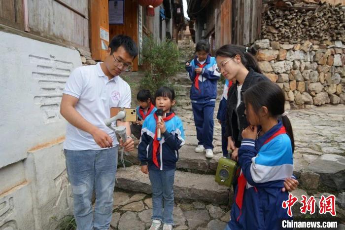 杜曉帆與該中心教師團(tuán)隊積極探索文化遺產(chǎn)方法論，深耕鄉(xiāng)村遺產(chǎn)領(lǐng)域?！?fù)旦大學(xué)國土與文化資源研究中心供圖