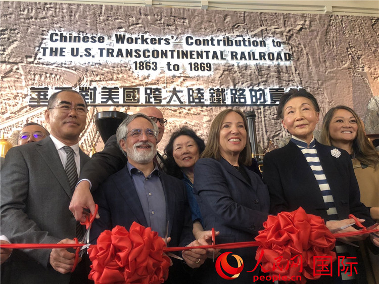 圖為（從右到左）方李邦琴、加州副州長康依蓮、舊金山市議長佩斯金、中國駐舊金山副總領事潘慶江在剪彩。人民網(wǎng)記者 鄧圩攝