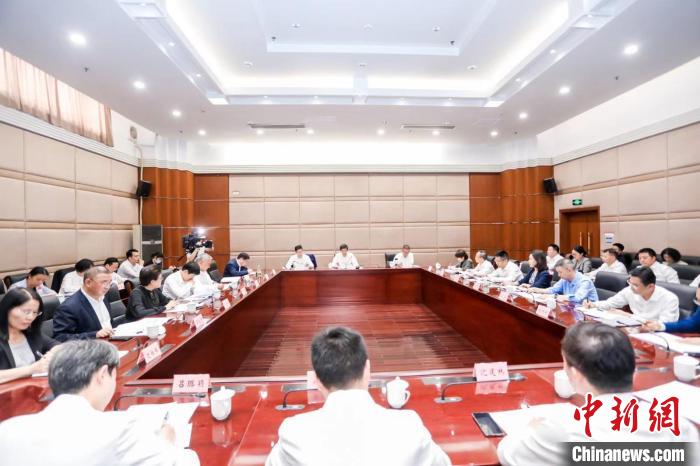 浙江召開統(tǒng)一戰(zhàn)線“凝心鑄魂強(qiáng)根基、團(tuán)結(jié)奮進(jìn)新征程”主題教育動員會