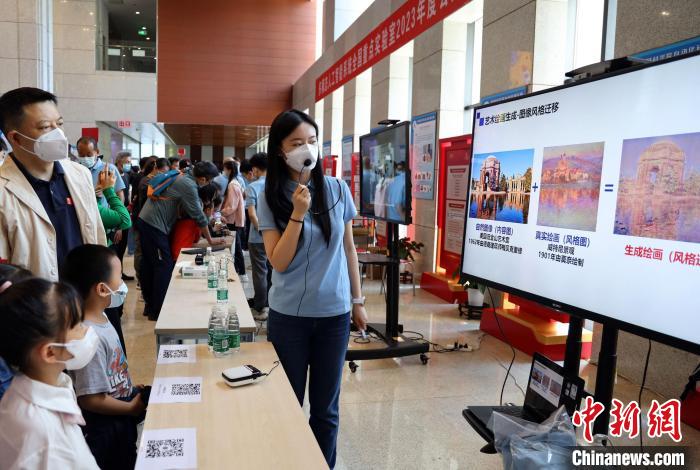 中科院自動化所“自動化之光”公眾科學(xué)日活動現(xiàn)場。　中科院自動化所 供圖