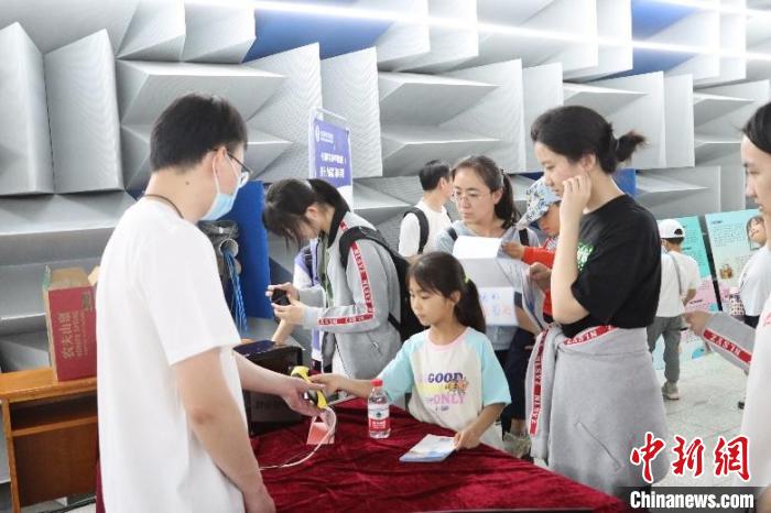 中科院聲學(xué)所公眾科學(xué)日活動現(xiàn)場?！≈锌圃郝晫W(xué)所 供圖