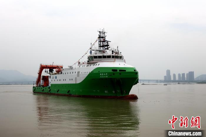 圖為“探索二號(hào)”科考船。　吳丹紅 攝