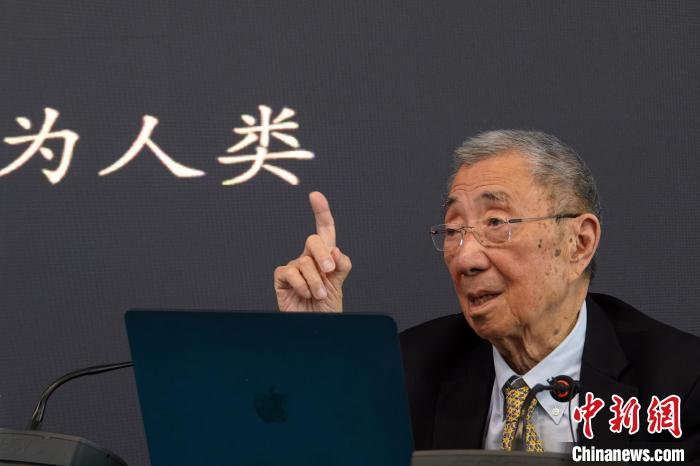 高能論壇上，丁肇中先生與現(xiàn)場聽眾交流?！?lt;a target='_blank' href='/'><p  align=