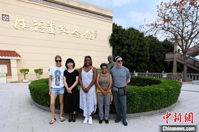 代表團(tuán)成員參訪林語堂紀(jì)念館。　張金川 攝