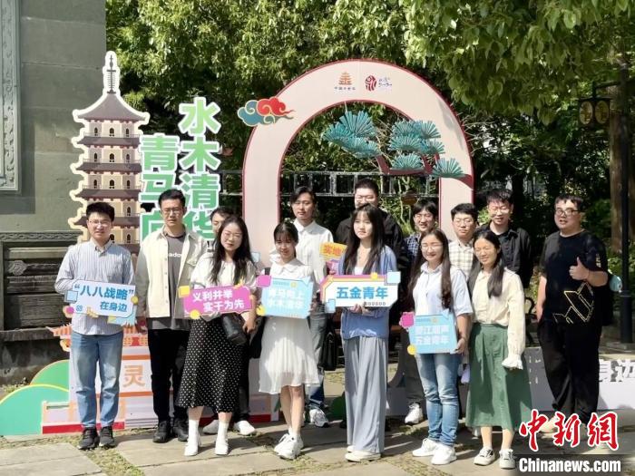 宣講團(tuán)成員在永康市合影?！吴晫?攝