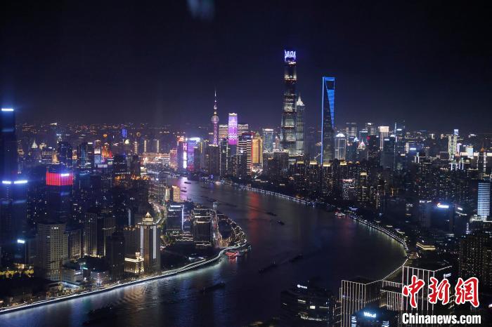 6月3日晚，鳥瞰上海黃浦江兩岸城市夜景?！∫罅⑶?攝