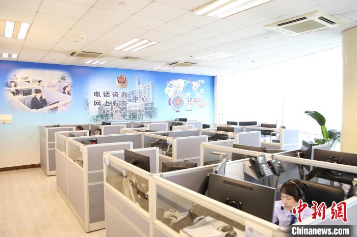 警方表示，自2023年1月9日至5月31日，上海出入境12367服務(wù)平臺還累計接處來電超15萬通?！∩虾Ｊ泄簿止﹫D