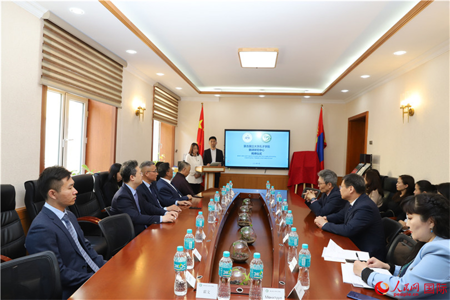 翻譯研究中心揭牌儀式現(xiàn)場。人民網(wǎng)記者 霍文攝