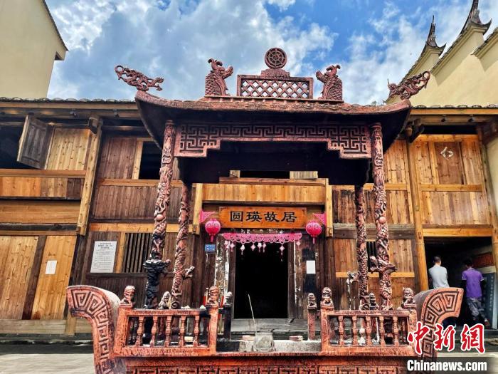 臺(tái)灣上趣開新團(tuán)隊(duì)入駐古田縣平湖鎮(zhèn)端上村，以“圓瑛法師故里”為主題打造愛國禪意村?！吻汕?攝