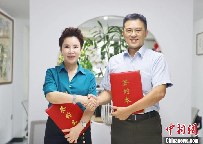 簽署“融情·同心”寧臺(tái)建筑師驛站共建協(xié)議。　吳允杰 攝