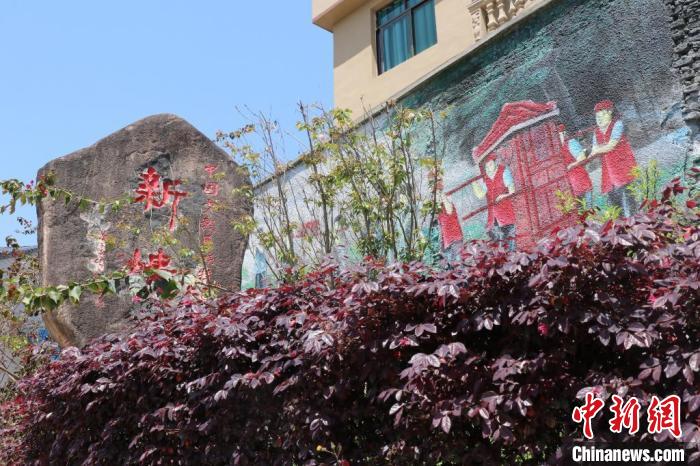 臺(tái)灣上趣開新團(tuán)隊(duì)改造蕉城區(qū)八都鎮(zhèn)新樓村時(shí)融入畬族元素?！●易訌?qiáng) 供圖