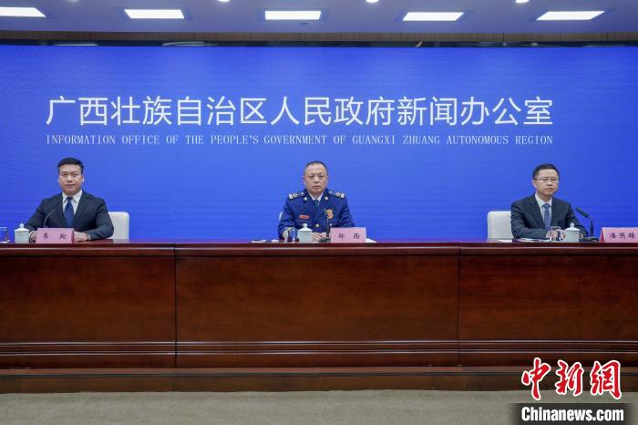 圖為發(fā)布會(huì)現(xiàn)場(chǎng)?！⊥跻哉?攝