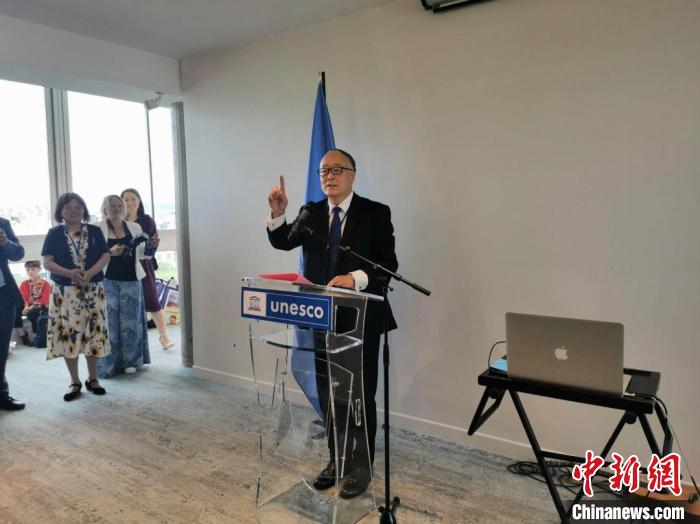 中國常駐聯(lián)合國教科文組織代表楊進(jìn)致辭。　靖樹 攝