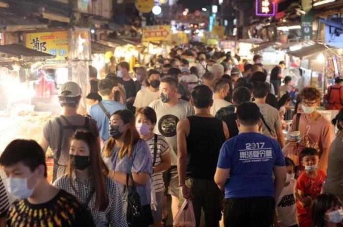 冰粉、雙皮奶、螺螄粉……臺網(wǎng)友發(fā)帖：臺灣街頭越來越多大陸小吃