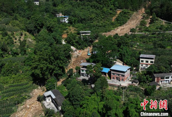 圖為航拍重慶萬州救援現(xiàn)場?！￡惓?攝