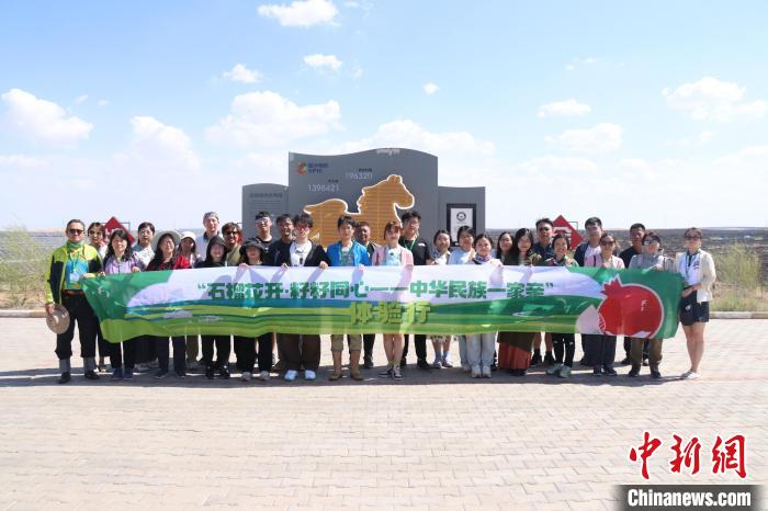 圖為臺(tái)胞體驗(yàn)大美內(nèi)蒙古。　托婭供圖