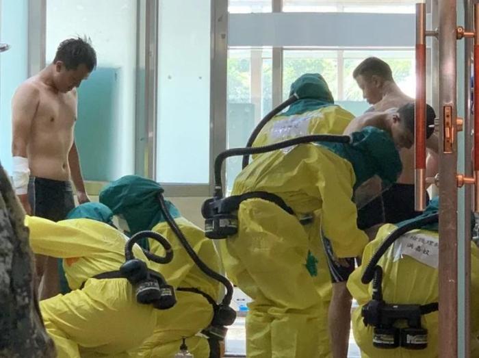 圖為臺灣漢光演習(xí)模擬官兵遭受生物戰(zhàn)劑攻擊，送往醫(yī)院就醫(yī)。圖片來源：臺灣《聯(lián)合報》 徐白櫻 翻攝