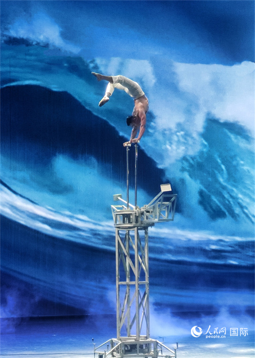 吳橋雜技大世界中的雜技演出。人民網(wǎng) 趙昭攝