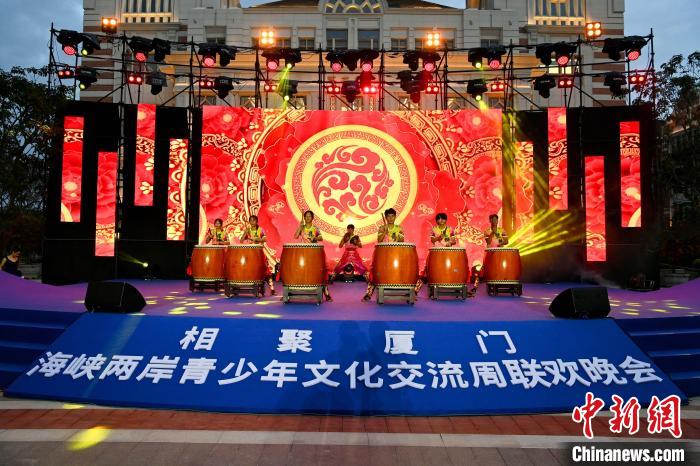 臺(tái)灣青少年表演《鼓舞四方》?！⊥鯑|明 攝