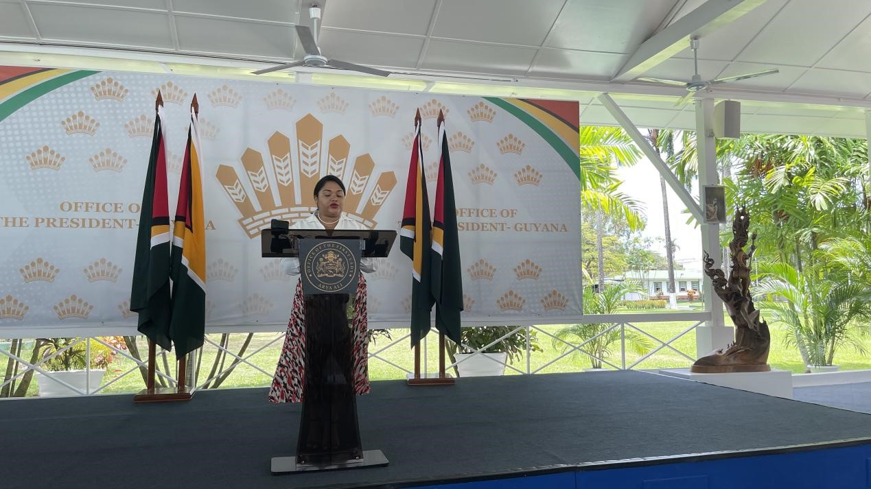 圭亞那第一夫人阿爾雅·阿里發(fā)表致辭。第18期援圭亞那醫(yī)療隊(duì)供圖