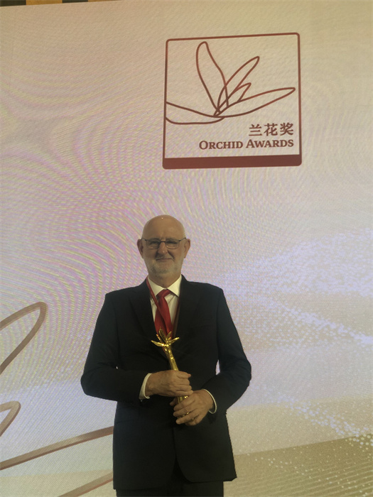 保利諾教授在頒獎(jiǎng)典禮現(xiàn)場(chǎng)。 巴西圣保羅州立大學(xué)孔子學(xué)院供圖。