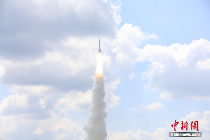 北京時(shí)間 2023年9月10日12時(shí)30分，中國在太原衛(wèi)星發(fā)射中心使用長征六號改運(yùn)載火箭，成功將遙感四十號衛(wèi)星發(fā)射升空，衛(wèi)星順利進(jìn)入預(yù)定軌道，發(fā)射任務(wù)獲得圓滿成功。該衛(wèi)星主要用于開展電磁環(huán)境探測及相關(guān)技術(shù)試驗(yàn)。此次任務(wù)是長征系列運(yùn)載火箭第487次飛行。王曉虎 攝