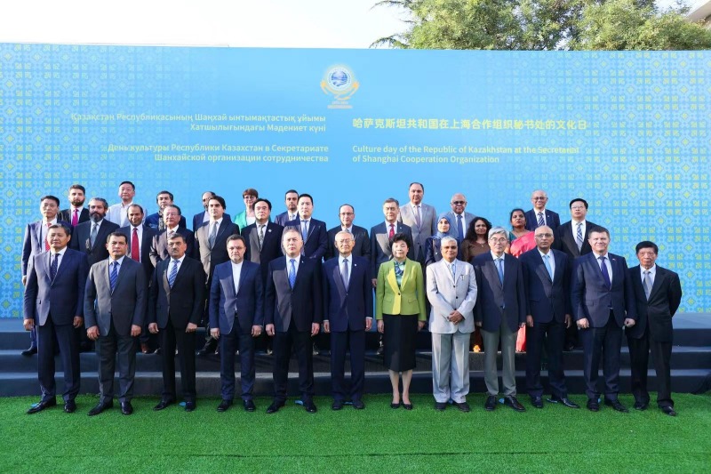 活動現(xiàn)場來賓合影留念。主辦方供圖