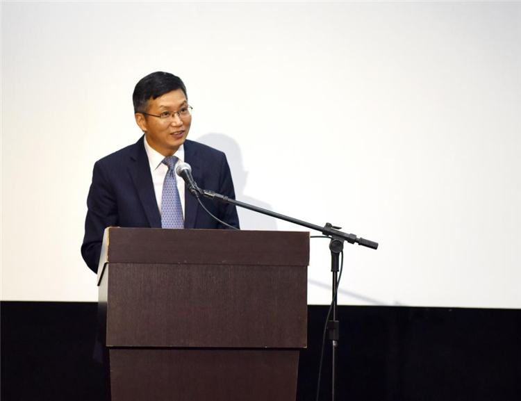 中國(guó)駐圣保羅總領(lǐng)事余鵬在開(kāi)幕活動(dòng)中致辭。 圣保羅州立大學(xué)孔子學(xué)院供圖