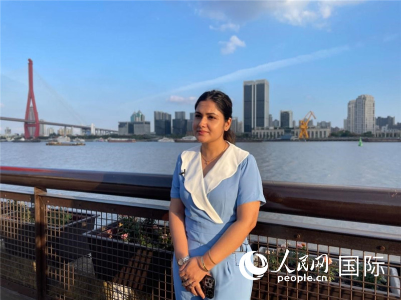 孟加拉國(guó)Channel24電視頻道主持人伊斯拉特·阿敏在上海市楊浦濱江接受采訪。 人民網(wǎng)記者 張榮攝