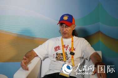 亞美尼亞新聞通訊社記者帕魯伊爾在“一帶一路”高峰論壇新聞中心接受人民網(wǎng)專訪。 人民網(wǎng) 褚夢琦 攝