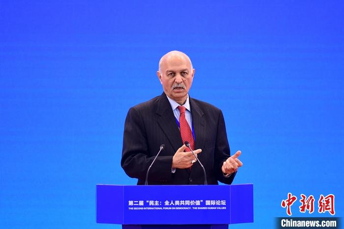 3月23日，第二屆“民主：全人類共同價值”國際論壇開幕式在北京舉行。圖為巴基斯坦參議院國防委員會主席穆沙希德·侯賽因在開幕式上作主題發(fā)言。 <a target='_blank' href='/'><p  align=