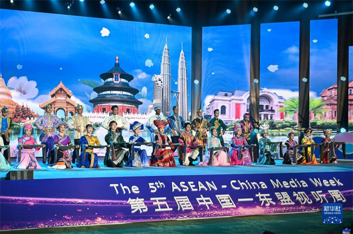 10月21日，在馬來西亞行政首都普特拉賈亞，演員在第五屆中國—東盟視聽周開幕活動(dòng)上表演。新華社記者 程一恒 攝