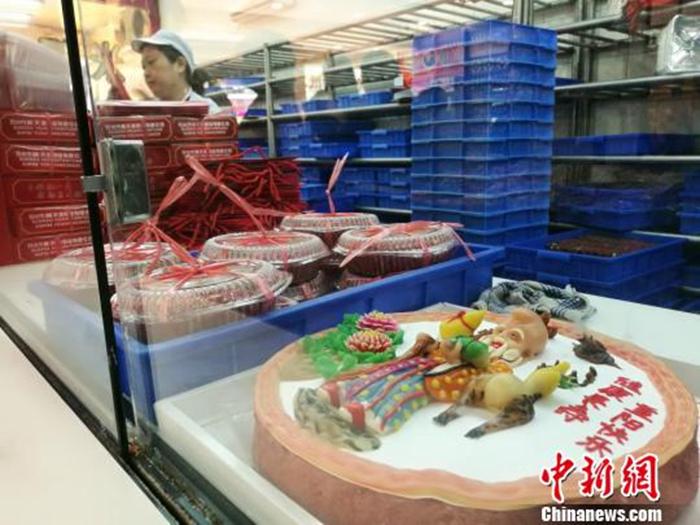 資料圖：等待銷售的重陽(yáng)糕?！＄娚?攝