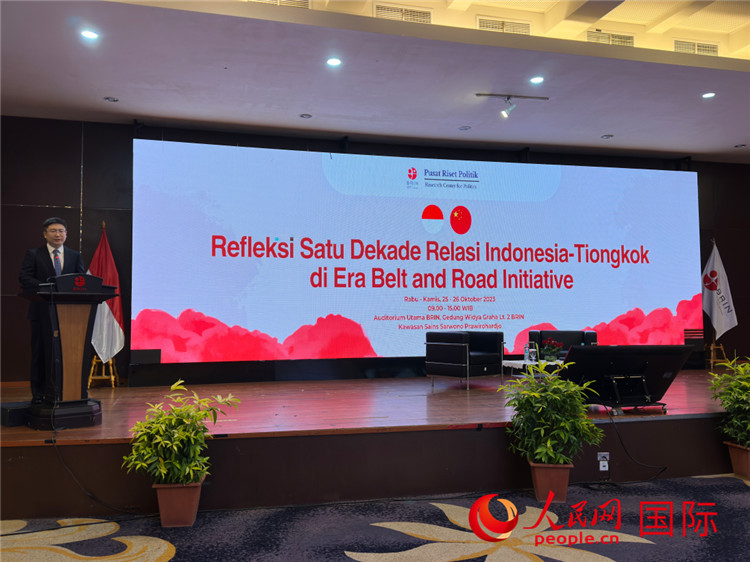 中國駐印尼使館臨時(shí)代辦周侃公使發(fā)表主旨演講。人民網(wǎng)記者 曹師韻攝