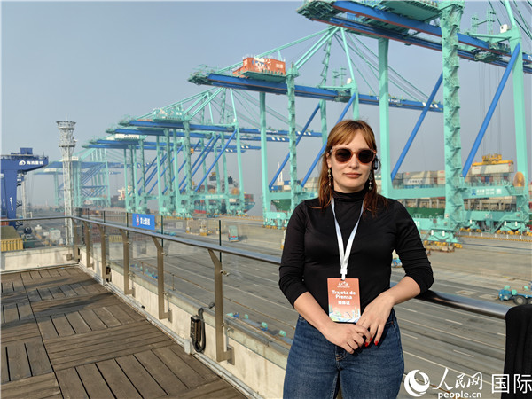 阿根廷公共電視臺(tái)記者萊蒂西亞接受采訪。人民網(wǎng)記者 符園園攝