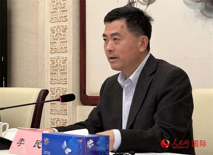 10月31日，歐美同學(xué)會(huì)秘書長(zhǎng)李民在第五屆中法文化論壇媒體吹風(fēng)會(huì)上講話。（人民網(wǎng) 謝瑩攝）