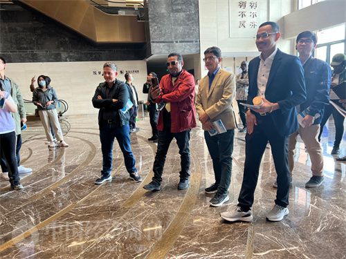   （外媒記者參觀中國藥都中醫(yī)藥博物館。中國經(jīng)濟周刊記者 郭志強 攝）