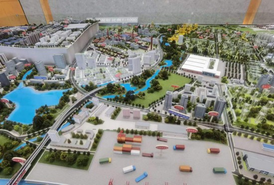 　　清水塘新能源裝備產(chǎn)業(yè)新城沙盤模型。本報(bào)記者 常雯宜攝