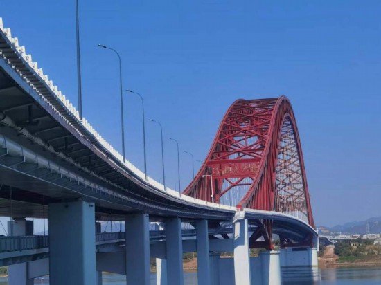 　　清水塘大橋側(cè)面。本報(bào)記者 常雯宜攝